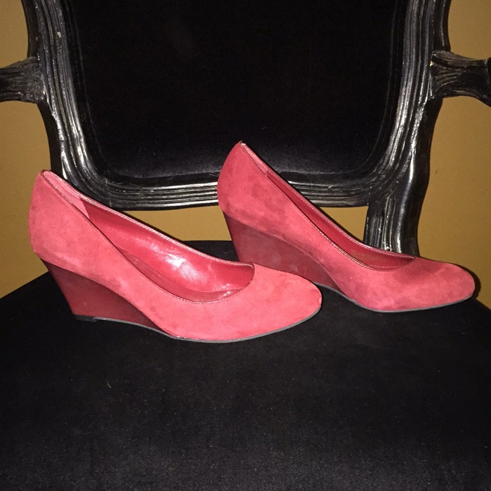 Women’s New Franco Sarto Red Suede size 6